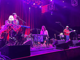 Lamp live in concert